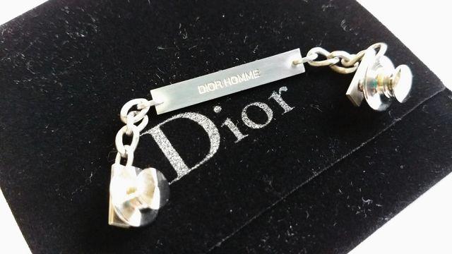 正規新古レア ディオールオム Dior HOMME ロゴチェーンプレートブローチ シルバー 付属有 エンブレムオーナメント < ブランド  正規新古レア ディオールオム Dior HOMME ロゴチェーンプレートブローチ シルバー 付属有 エンブレムオーナメント < ブランドの