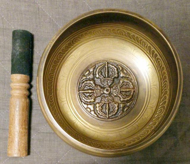 シンギングボール チベット銅仏サウンド 瞑想楽器  ストライカーとクッション付き < ホビー  シンギングボール チベット銅仏サウンド 瞑想楽器  ストライカーとクッション付き < ホビーの