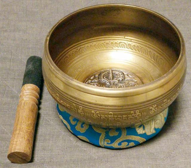 シンギングボール チベット銅仏サウンド 瞑想楽器  ストライカーとクッション付き < ホビー  シンギングボール チベット銅仏サウンド 瞑想楽器  ストライカーとクッション付き < ホビーの