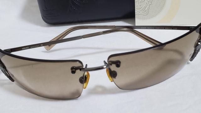 正規レア 絶版 ヴェルサーチ ヴィンテージ メデューサロゴ フレームレス スクエアサングラス 茶 アイコンクロス装飾 付属有○眼鏡 < ブランド  正規レア 絶版 ヴェルサーチ ヴィンテージ メデューサロゴ フレームレス スクエアサングラス 茶 アイコンクロス装飾 付属有○眼鏡 < ブランドの