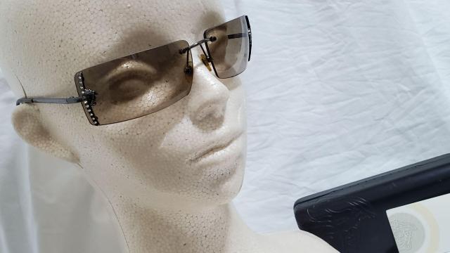 正規レア 絶版 ヴェルサーチ ヴィンテージ メデューサロゴ フレームレス スクエアサングラス 茶 アイコンクロス装飾 付属有○眼鏡 < ブランド  正規レア 絶版 ヴェルサーチ ヴィンテージ メデューサロゴ フレームレス スクエアサングラス 茶 アイコンクロス装飾 付属有○眼鏡 < ブランドの