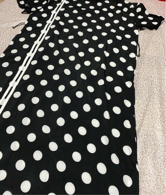 ロング丈 ドット柄ワンピース 2本ライン付き ウエスト調整ゴム ブラック 大きいサイズ < 女性ファッション ロング丈 ドット柄ワンピース 2本ライン付き ウエスト調整ゴム ブラック 大きいサイズ < 女性ファッションの