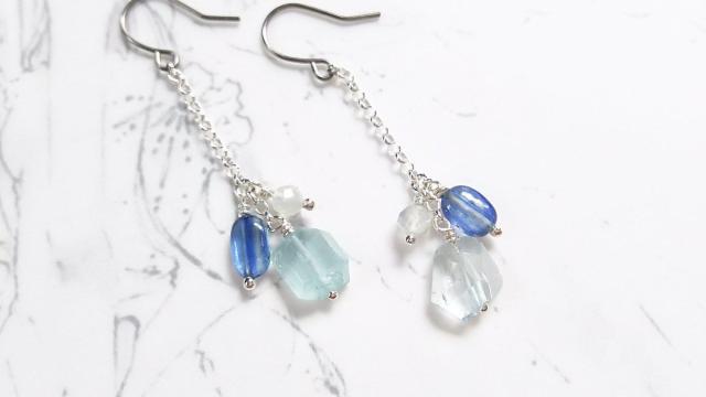 *アクアマリンとカイヤナイトのロングピアス*silver 20028 < 女性ファッション  *アクアマリンとカイヤナイトのロングピアス*silver 20028 < 女性ファッションの