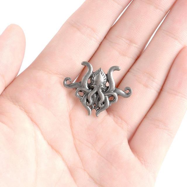 新品 クトゥルフ H.P.ラヴクラフト ピンブローチ ピンバッジ ピンズ < 男性アクセサリー/時計  新品 クトゥルフ H.P.ラヴクラフト ピンブローチ ピンバッジ ピンズ < 男性アクセサリー/時計の