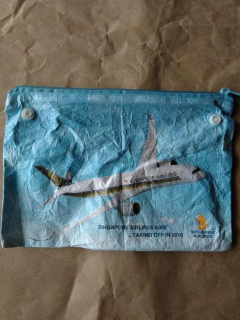 シンガポール航空プレミアムエコノミーアメニティキットのポーチのみ 飛行機 エアバス A350 ソフトタイベック < 女性ファッション  シンガポール航空プレミアムエコノミーアメニティキットのポーチのみ 飛行機 エアバス A350 ソフトタイベック < 女性ファッションの