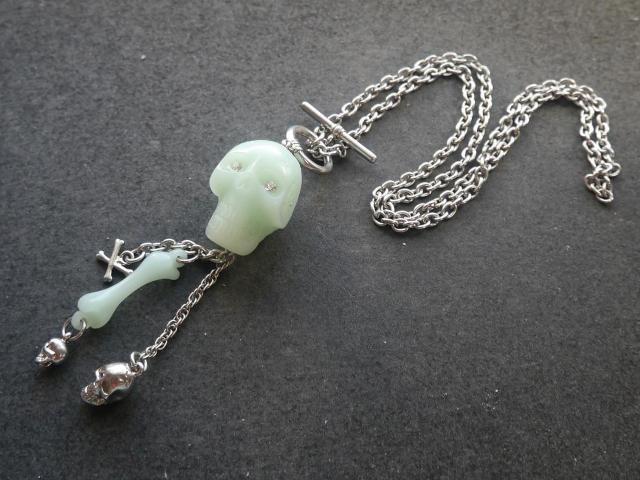 新品 ドクロ骸骨スカル ボーンネックレス 緑系 ゴスパンク ロック系 ハロウィン < 女性アクセサリー/時計 新品 ドクロ骸骨スカル ボーンネックレス 緑系 ゴスパンク ロック系 ハロウィン < 女性アクセサリー/時計の
