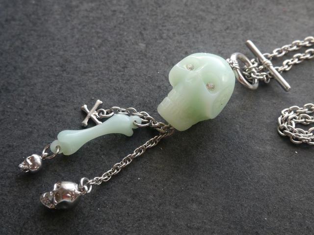 新品 ドクロ骸骨スカル ボーンネックレス 緑系 ゴスパンク ロック系 ハロウィン < 女性アクセサリー/時計 新品 ドクロ骸骨スカル ボーンネックレス 緑系 ゴスパンク ロック系 ハロウィン < 女性アクセサリー/時計の