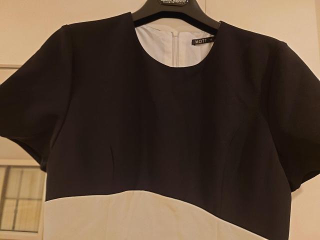 黒白ひざ丈ワンピース 半袖 Мサイズ < 女性ファッション  黒白ひざ丈ワンピース 半袖 Мサイズ < 女性ファッションの