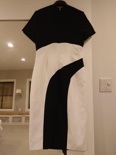 黒白ひざ丈ワンピース 半袖 Мサイズ < 女性ファッション  黒白ひざ丈ワンピース 半袖 Мサイズ < 女性ファッションの