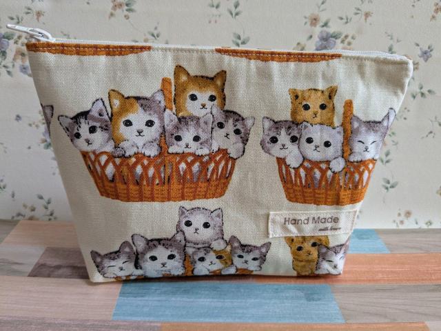 ハンドメイドR7 No.36 送料込み ねこ柄 台形ポーチ < 女性ファッション  ハンドメイドR7 No.36 送料込み ねこ柄 台形ポーチ  < 女性ファッションの