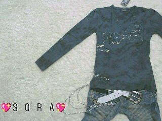 【LOWBOX】ペインティングプリントスタッズ 英字ロゴ VネックロンT < 男性ファッション 【LOWBOX】ペインティングプリントスタッズ 英字ロゴ VネックロンT < 男性ファッションの