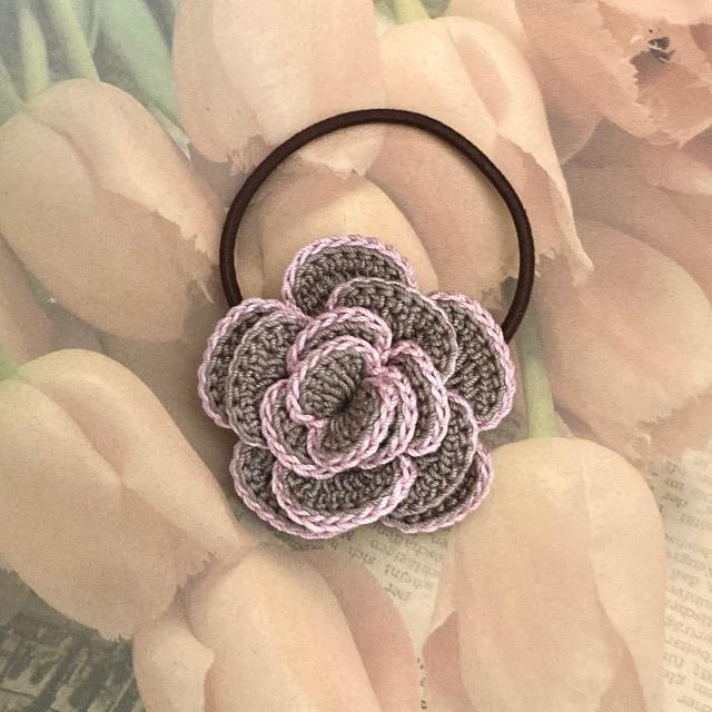 ハンドメイド♪レース編み 薔薇風お花モチーフのヘアゴム < 女性ファッション  ハンドメイド♪レース編み 薔薇風お花モチーフのヘアゴム  < 女性ファッションの