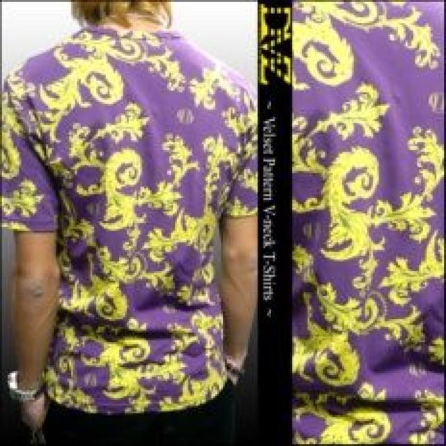 【DMZ】悪羅悪羅.オラオラ.ワル♪ヴェルセット総柄VネックTシャツ 箱付 < 男性ファッション 【DMZ】悪羅悪羅.オラオラ.ワル♪ヴェルセット総柄VネックTシャツ 箱付 < 男性ファッションの