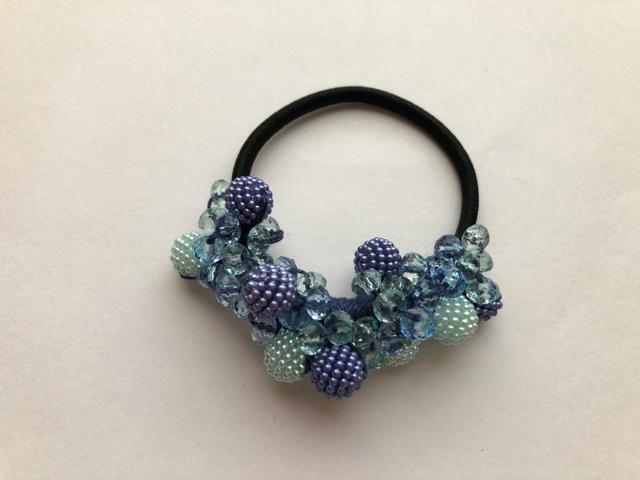 ハンドメイド ヘアゴム キラキラビーズ盛り盛り♪ ブルー < 女性ファッション  ハンドメイド ヘアゴム キラキラビーズ盛り盛り♪ ブルー < 女性ファッションの