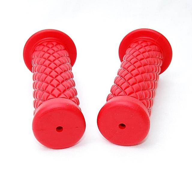 ダイヤ柄 ラバーハンドルグリップ レッド 非貫通式 22.2径用 汎用 バイク ラバーグリップ カスタム ハンドル グリップ 赤 < 自動車/バイク ダイヤ柄 ラバーハンドルグリップ レッド 非貫通式 22.2径用 汎用 バイク ラバーグリップ カスタム ハンドル グリップ 赤 < 自動車/バイク