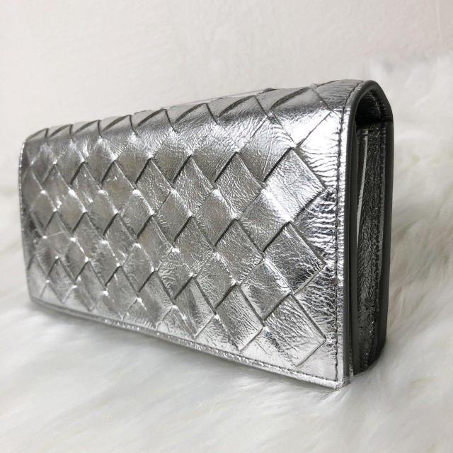 【美品】希少カラー ボッテガヴェネタ 長財布 ロング フラップ ウォレット イントレチャート メタリック シルバー < ブランド 【美品】希少カラー ボッテガヴェネタ 長財布 ロング フラップ ウォレット イントレチャート メタリック シルバー < ブランドの