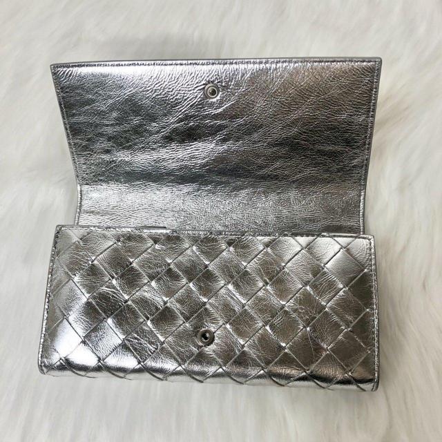 【美品】希少カラー ボッテガヴェネタ 長財布 ロング フラップ ウォレット イントレチャート メタリック シルバー < ブランド 【美品】希少カラー ボッテガヴェネタ 長財布 ロング フラップ ウォレット イントレチャート メタリック シルバー < ブランドの