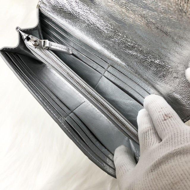 【美品】希少カラー ボッテガヴェネタ 長財布 ロング フラップ ウォレット イントレチャート メタリック シルバー < ブランド 【美品】希少カラー ボッテガヴェネタ 長財布 ロング フラップ ウォレット イントレチャート メタリック シルバー < ブランドの