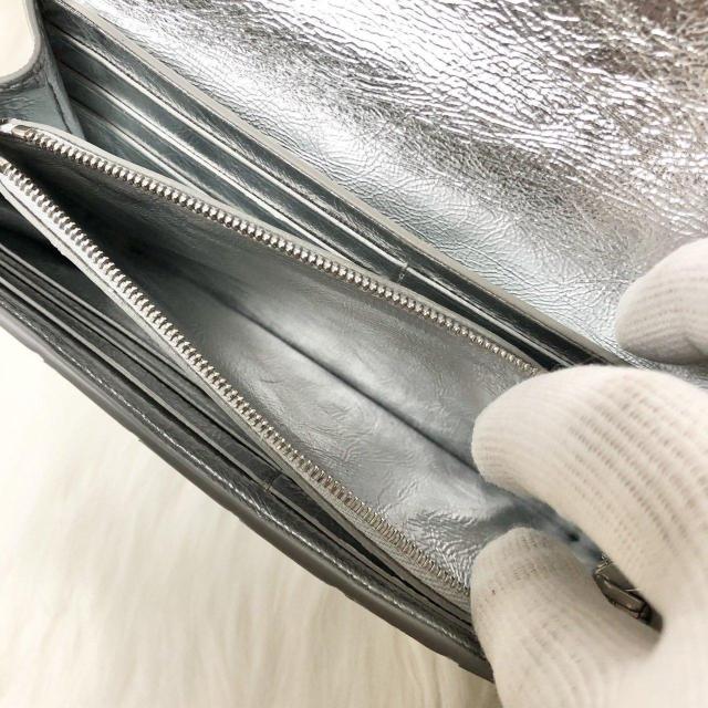 【美品】希少カラー ボッテガヴェネタ 長財布 ロング フラップ ウォレット イントレチャート メタリック シルバー < ブランド 【美品】希少カラー ボッテガヴェネタ 長財布 ロング フラップ ウォレット イントレチャート メタリック シルバー < ブランドの