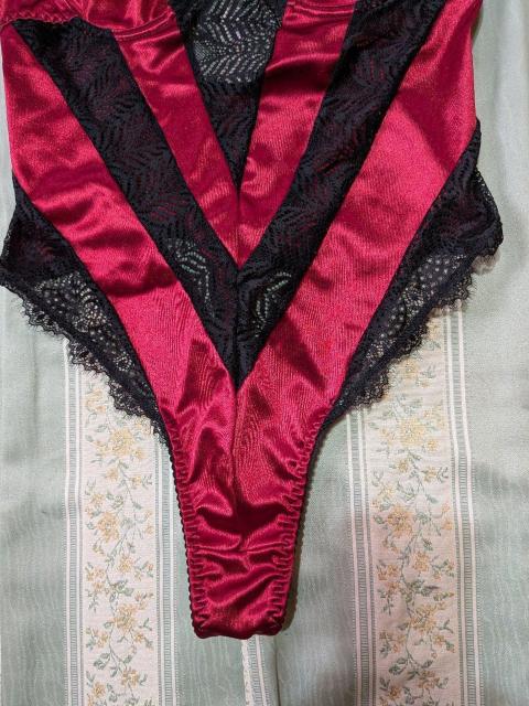 1097 高級品特売 ブラック&レッドV字型ボディースーツ L < 女性ファッション 1097 高級品特売 ブラック&レッドV字型ボディースーツ L < 女性ファッションの