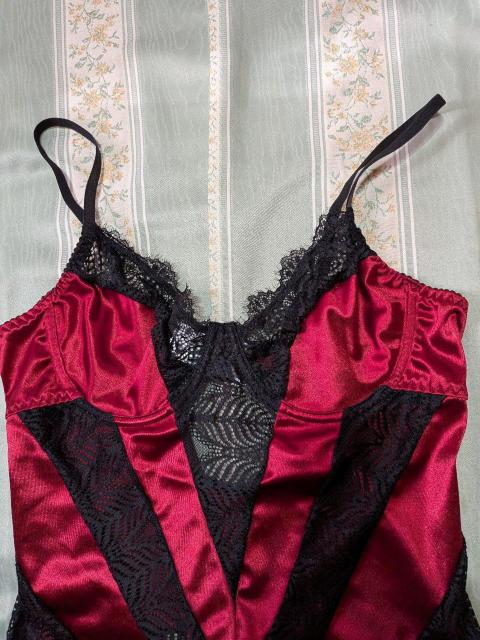 1097 高級品特売 ブラック&レッドV字型ボディースーツ L < 女性ファッション 1097 高級品特売 ブラック&レッドV字型ボディースーツ L < 女性ファッションの