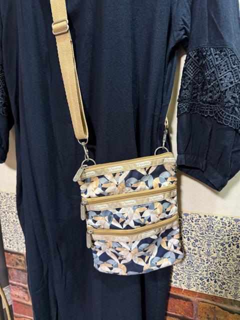 感謝を込めて★LeSportsacショルダーバック・ネイビーチュニックワンピ★2点セット★1000円スタート < ブランド 感謝を込めて★LeSportsacショルダーバック・ネイビーチュニックワンピ★2点セット★1000円スタート < ブランドの