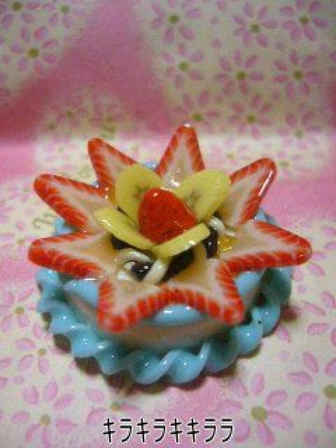 《New》デコ*ホールケーキ<樹脂粘土>★イチゴ&バナナのケーキ < 香水/コスメ/ネイル  《New》デコ*ホールケーキ<樹脂粘土>★イチゴ&バナナのケーキ  < 香水/コスメ/ネイルの