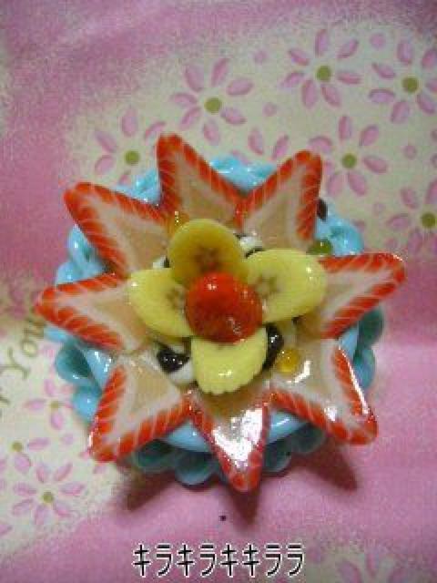 《New》デコ*ホールケーキ<樹脂粘土>★イチゴ&バナナのケーキ < 香水/コスメ/ネイル  《New》デコ*ホールケーキ<樹脂粘土>★イチゴ&バナナのケーキ < 香水/コスメ/ネイルの