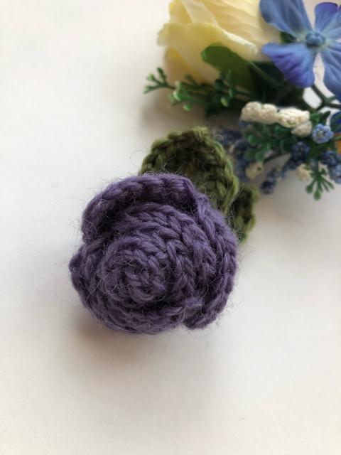ハンドメイド ブローチ ヘアゴム 巻き巻き薔薇 パープル ウール < 女性ファッション  ハンドメイド ブローチ ヘアゴム 巻き巻き薔薇 パープル ウール < 女性ファッションの