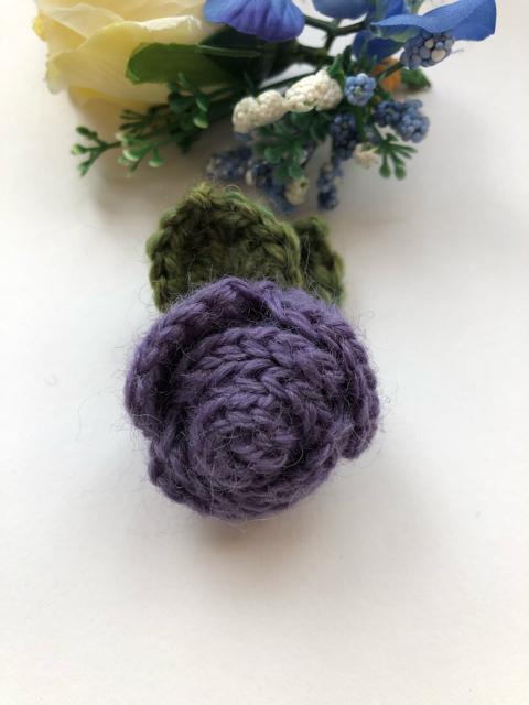ハンドメイド ブローチ ヘアゴム 巻き巻き薔薇 パープル ウール < 女性ファッション  ハンドメイド ブローチ ヘアゴム 巻き巻き薔薇 パープル ウール < 女性ファッションの