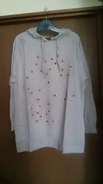 新品*スタッズ付き*パーカー < 女性ファッション  新品*スタッズ付き*パーカー  < 女性ファッションの