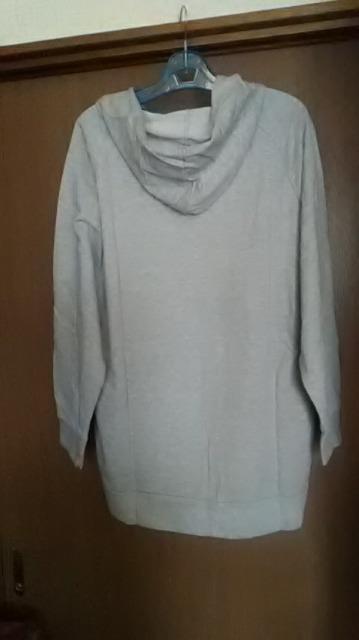 新品*スタッズ付き*パーカー < 女性ファッション  新品*スタッズ付き*パーカー < 女性ファッションの