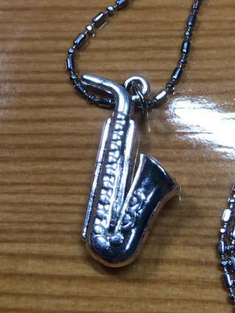 サックス 音楽 金 管楽器 モチーフ ネックレス ペンダント アクセサリー キーホルダー 発表会 トップ チェーン < 女性アクセサリー/時計  サックス 音楽 金 管楽器 モチーフ ネックレス ペンダント アクセサリー キーホルダー 発表会 トップ チェーン < 女性アクセサリー/時計の