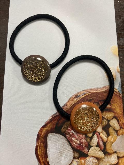 ハンドメイド レジン ヘアゴム 2点セット キャメル系とブラウン系 < 女性ファッション  ハンドメイド レジン ヘアゴム 2点セット キャメル系とブラウン系  < 女性ファッションの