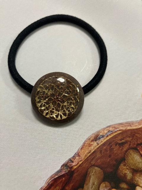 ハンドメイド レジン ヘアゴム 2点セット キャメル系とブラウン系 < 女性ファッション  ハンドメイド レジン ヘアゴム 2点セット キャメル系とブラウン系 < 女性ファッションの