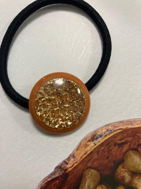 ハンドメイド レジン ヘアゴム 2点セット キャメル系とブラウン系 < 女性ファッション  ハンドメイド レジン ヘアゴム 2点セット キャメル系とブラウン系 < 女性ファッションの