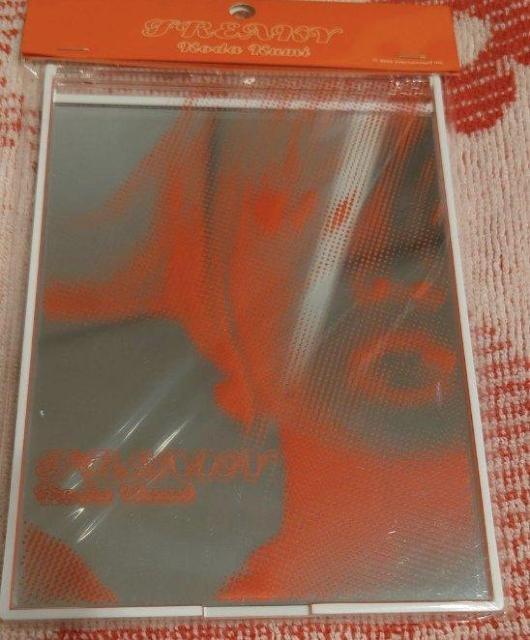 倖田來未 FREAKY 折りたたみミラー 鏡 < タレントグッズ  倖田來未 FREAKY 折りたたみミラー 鏡 < タレントグッズの