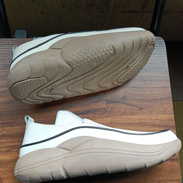 新品 24.5cm レディース スリッポン ホワイト シューズ 靴 カジュアル < 女性ファッション 新品 24.5cm レディース スリッポン ホワイト シューズ 靴 カジュアル < 女性ファッションの