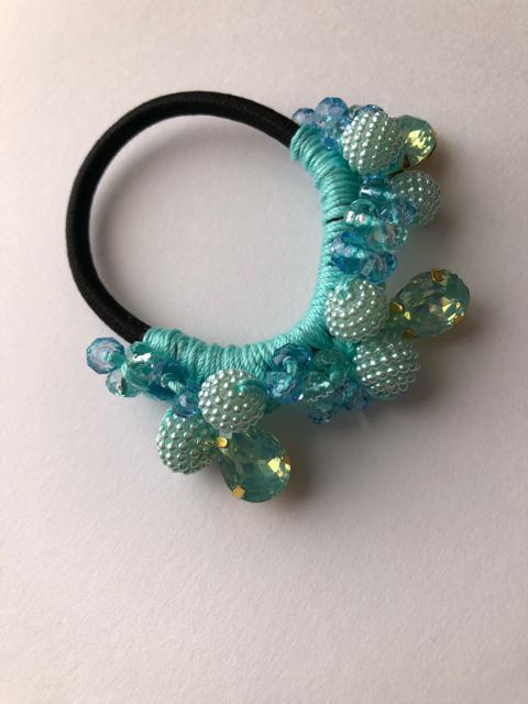 ハンドメイド ヘアゴム キラキラビーズ盛り盛り? ライトブルー < 女性ファッション  ハンドメイド ヘアゴム キラキラビーズ盛り盛り? ライトブルー < 女性ファッションの