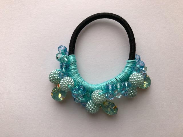 ハンドメイド ヘアゴム キラキラビーズ盛り盛り? ライトブルー < 女性ファッション  ハンドメイド ヘアゴム キラキラビーズ盛り盛り? ライトブルー < 女性ファッションの