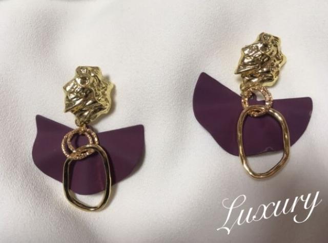 ゴールドチェーン×マットピアス【新品】パープル紫×ゴールド < 女性アクセサリー/時計 ゴールドチェーン×マットピアス【新品】パープル紫×ゴールド < 女性アクセサリー/時計の