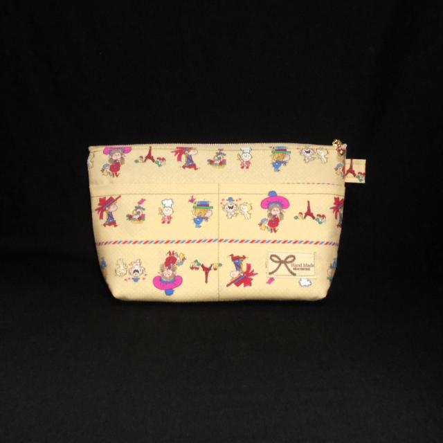 ◆亜土ちゃん◆総柄×クリーム地◆外ポケA25p幅ファスナーポーチ◆水森亜土 < 女性ファッション ◆亜土ちゃん◆総柄×クリーム地◆外ポケA25p幅ファスナーポーチ◆水森亜土 < 女性ファッションの