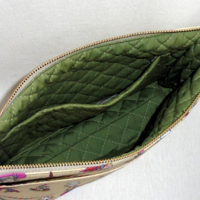 ◆亜土ちゃん◆総柄×クリーム地◆外ポケA25p幅ファスナーポーチ◆水森亜土 < 女性ファッション ◆亜土ちゃん◆総柄×クリーム地◆外ポケA25p幅ファスナーポーチ◆水森亜土 < 女性ファッションの