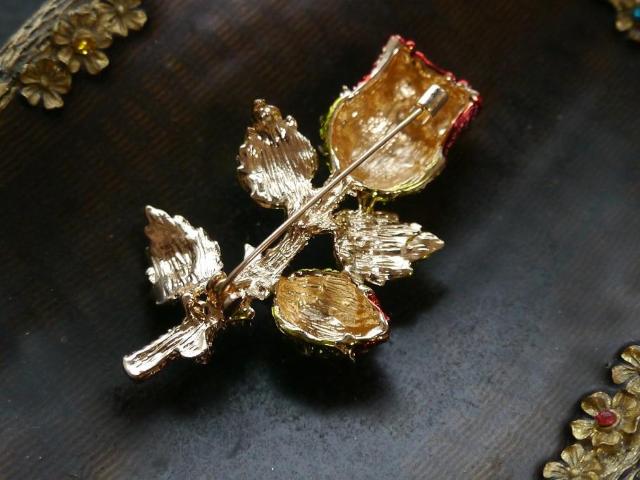 新品アンティーク調きらきらストーン薔薇の蕾ブローチ < 女性アクセサリー/時計  新品アンティーク調きらきらストーン薔薇の蕾ブローチ < 女性アクセサリー/時計の