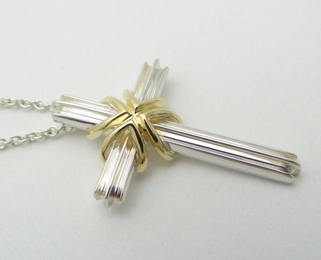 ティファニー シグネチャー クロス ネックレス ペンダント コンビ 750YG SV925<USED>【送料無料】 < ブランド ティファニー シグネチャー クロス ネックレス ペンダント コンビ 750YG SV925<USED>【送料無料】 < ブランドの