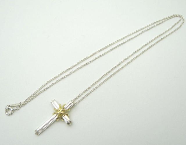 ティファニー シグネチャー クロス ネックレス ペンダント コンビ 750YG SV925<USED>【送料無料】 < ブランド ティファニー シグネチャー クロス ネックレス ペンダント コンビ 750YG SV925<USED>【送料無料】 < ブランドの