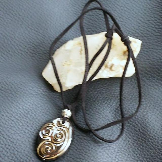 新品★エスニック陶器のネックレス/渦巻き < 女性アクセサリー/時計  新品★エスニック陶器のネックレス/渦巻き  < 女性アクセサリー/時計の