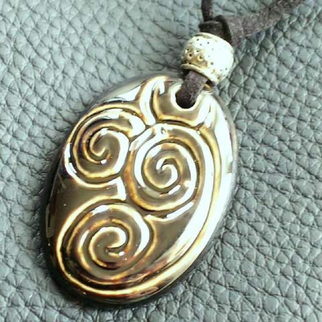 新品★エスニック陶器のネックレス/渦巻き < 女性アクセサリー/時計  新品★エスニック陶器のネックレス/渦巻き < 女性アクセサリー/時計の