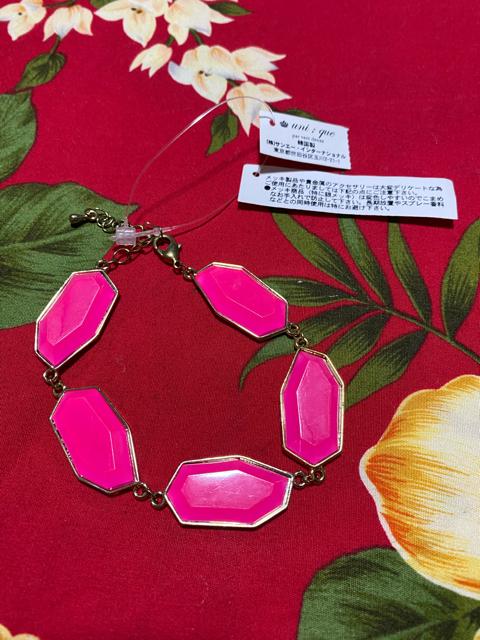 新品未使用タグ付き☆ショッキングピンク☆ブレスレット☆ < 女性アクセサリー/時計 新品未使用タグ付き☆ショッキングピンク☆ブレスレット☆ < 女性アクセサリー/時計の