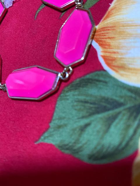 新品未使用タグ付き☆ショッキングピンク☆ブレスレット☆ < 女性アクセサリー/時計 新品未使用タグ付き☆ショッキングピンク☆ブレスレット☆ < 女性アクセサリー/時計の